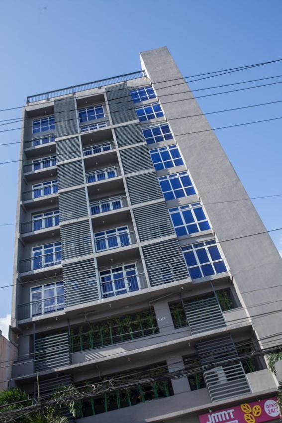 Melbourne Suites Makati City Екстер'єр фото