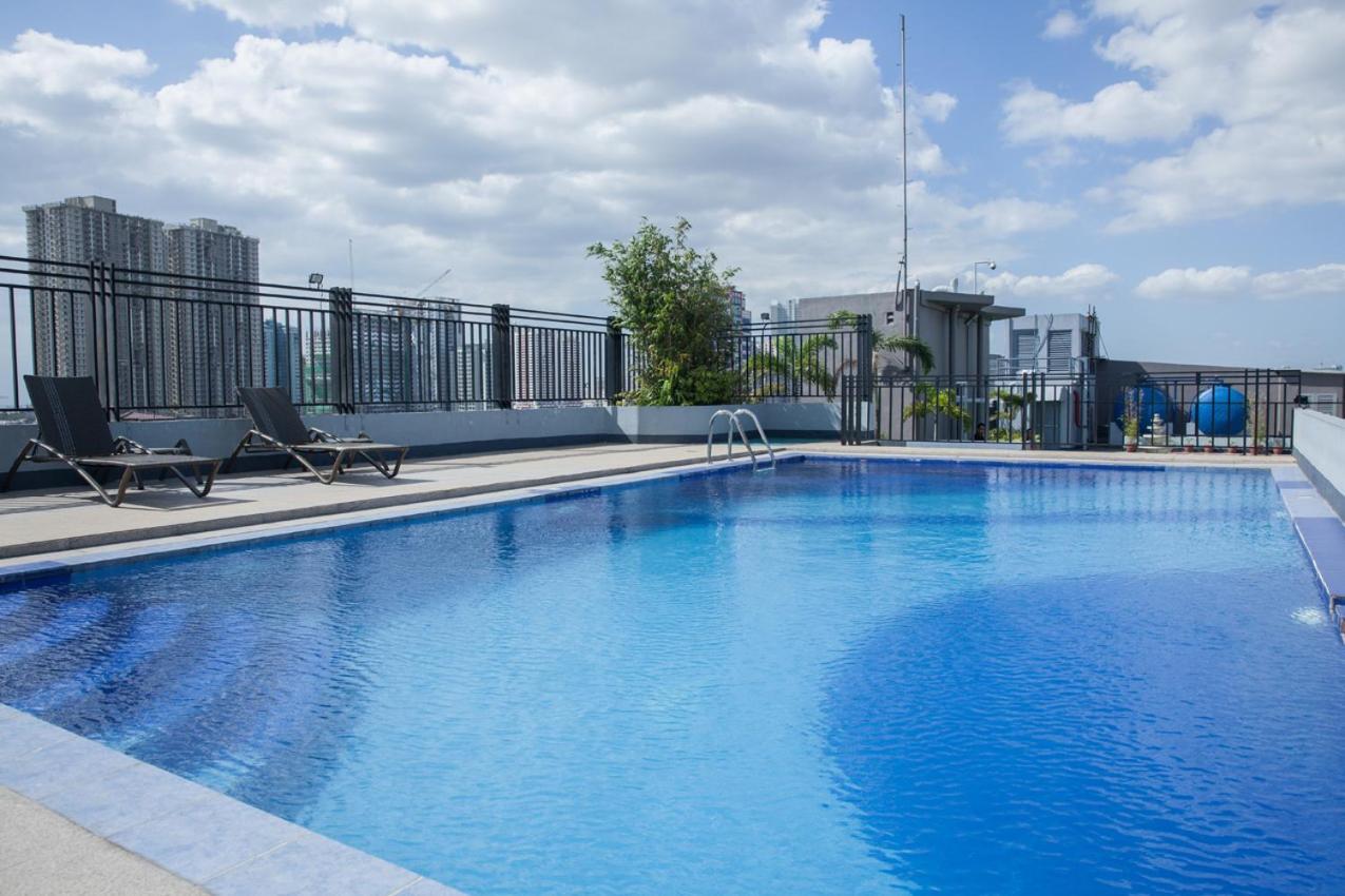Melbourne Suites Makati City Екстер'єр фото