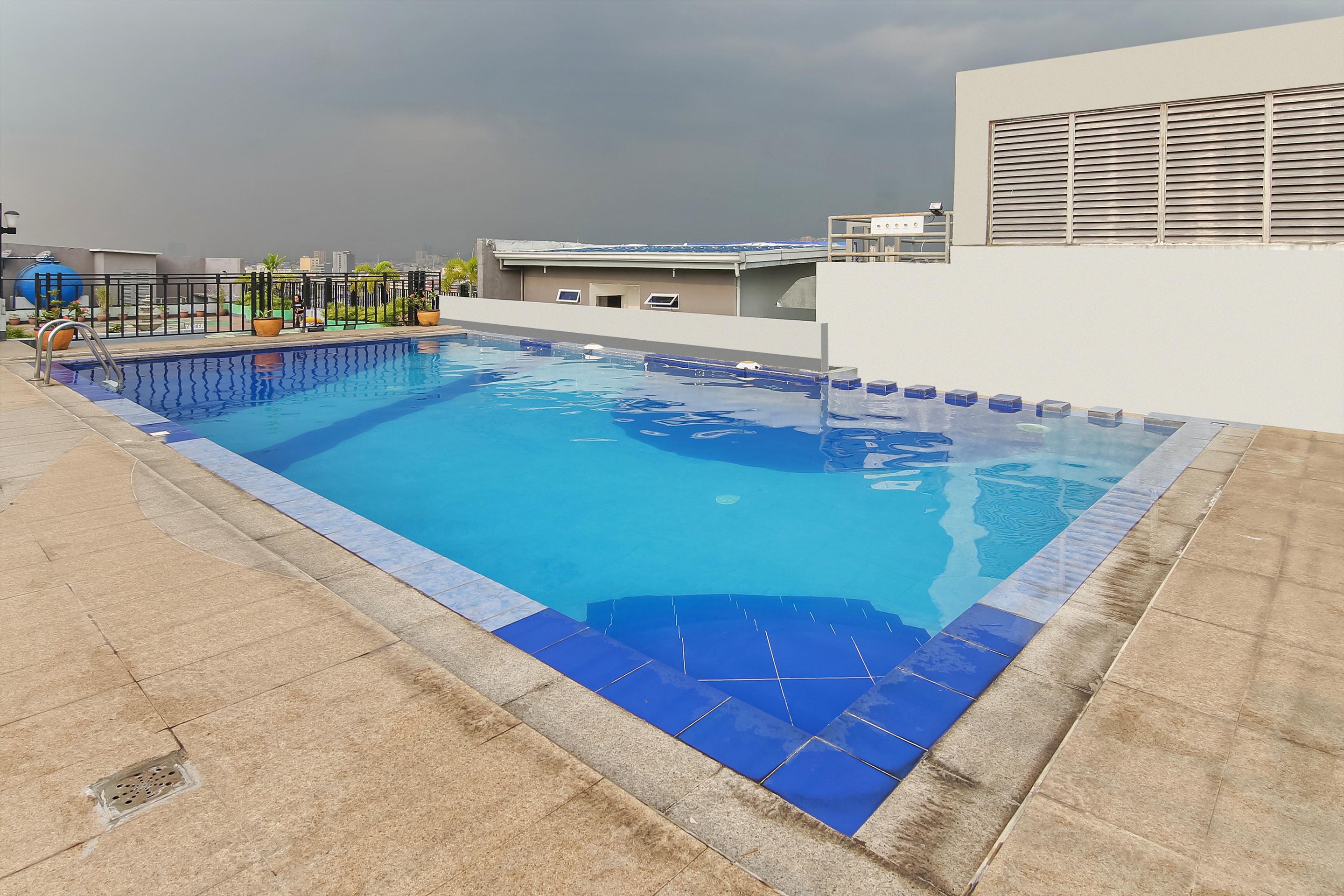 Melbourne Suites Makati City Екстер'єр фото
