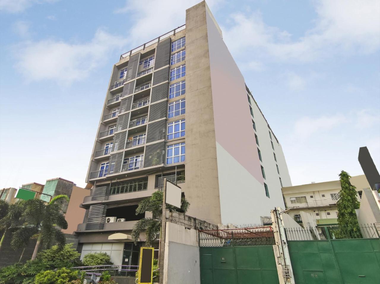 Melbourne Suites Makati City Екстер'єр фото